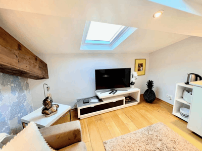 1-Bedroom Cannes Apartment – Events up to 10 Guests