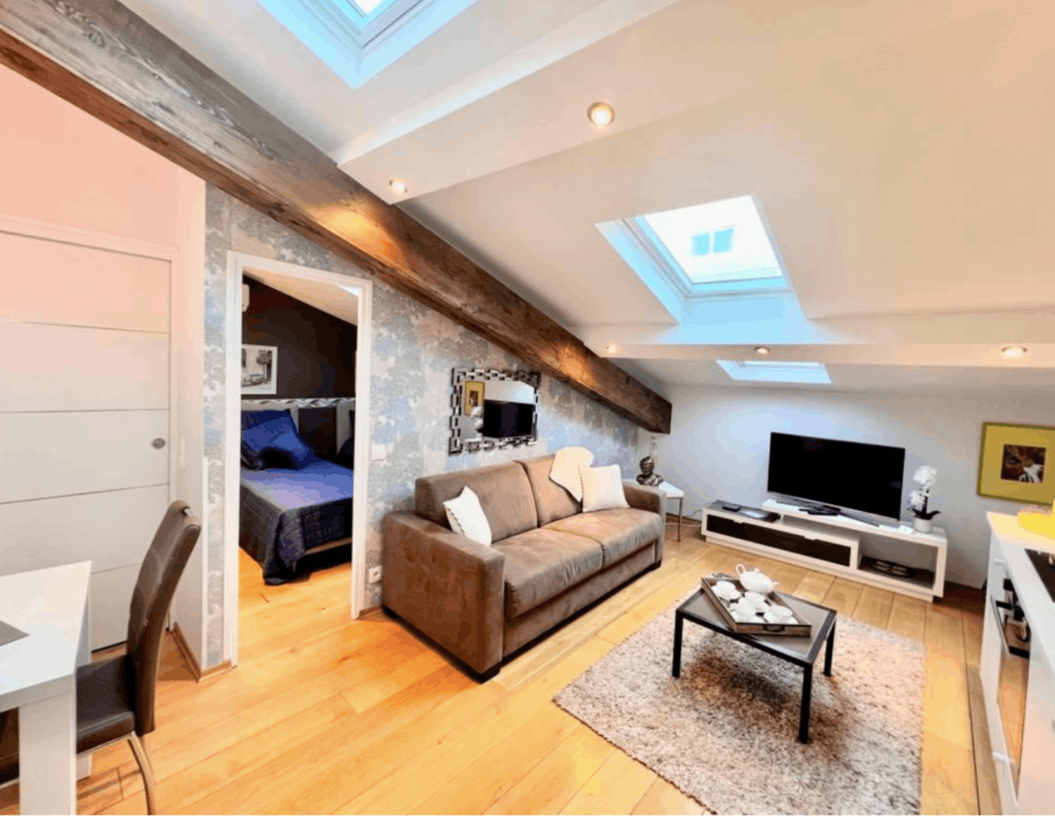 1-Bedroom Cannes Apartment – Events up to 10 Guests