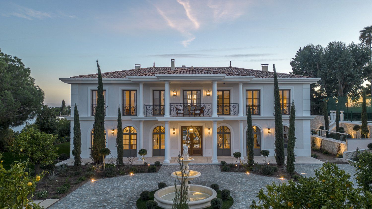 Sumptuous Florentine-style villa
