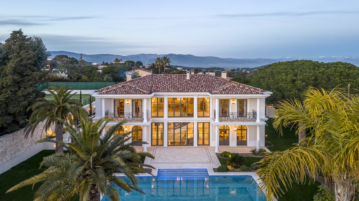 Sumptuous Florentine-style villa