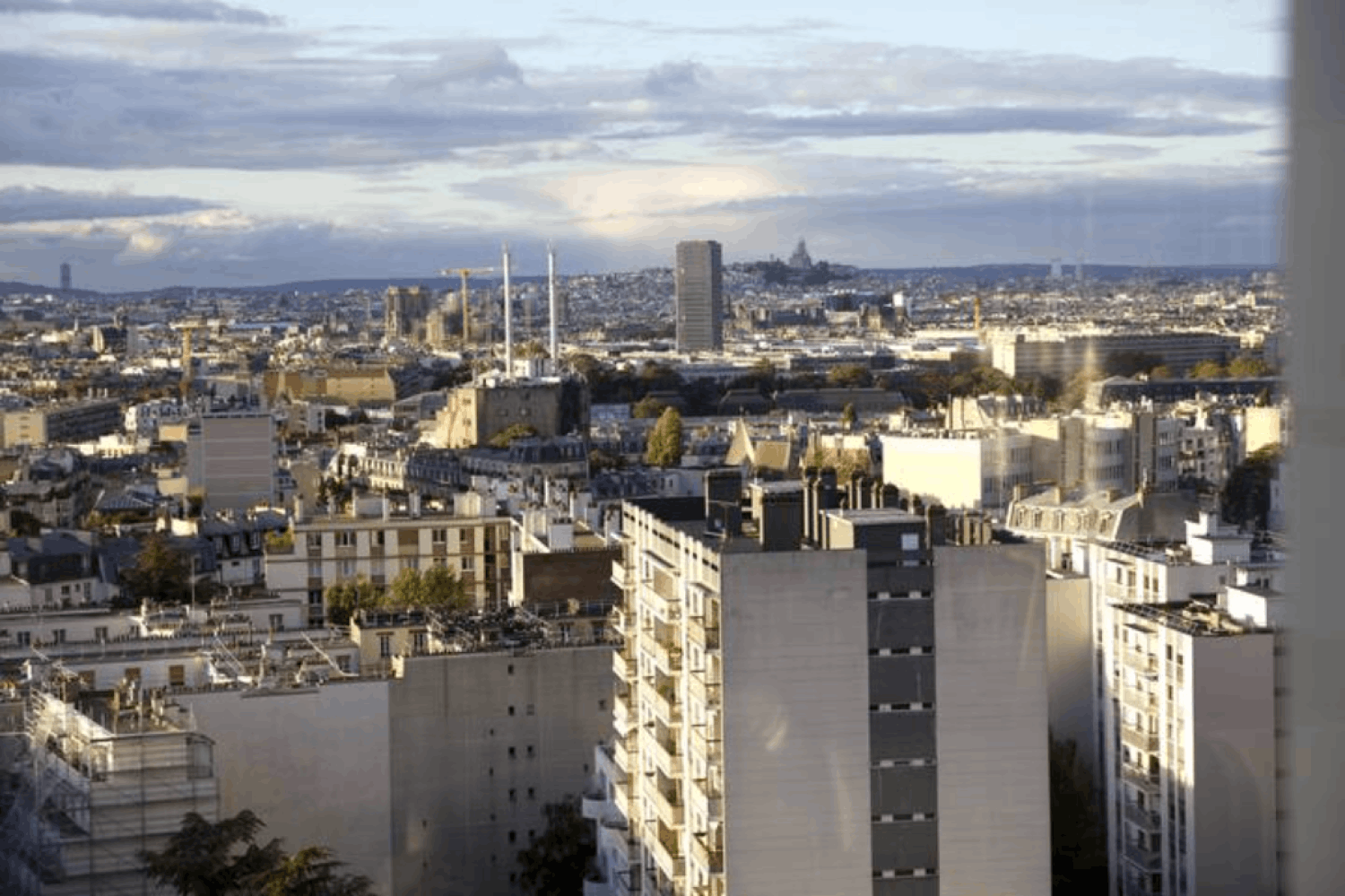 Duplex - Rooftop - 50m2 terrace - panoramic view of Paris on the 18th floor.