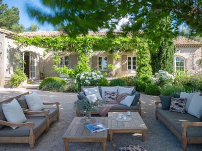 Domaine dans les Alpilles : Salle de Réception au Cœur des Oliviers