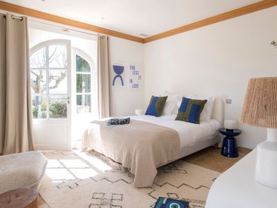 Domaine dans les Alpilles : Salle de Réception au Cœur des Oliviers