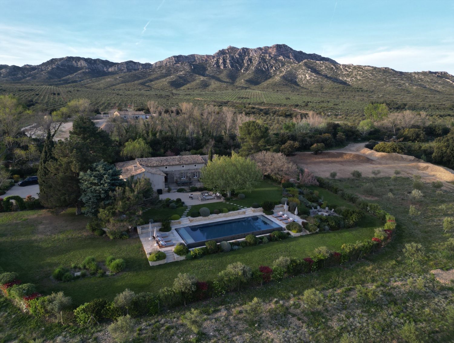 Charming villa in the heart of a 240 hectare olive estate