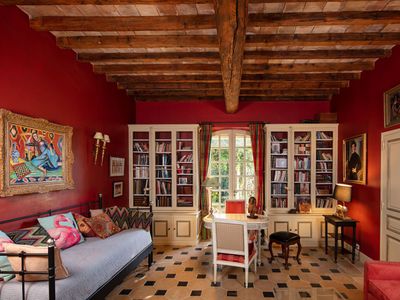 Equestrian estate with several luxurious gîtes, a swimming pool and a park 