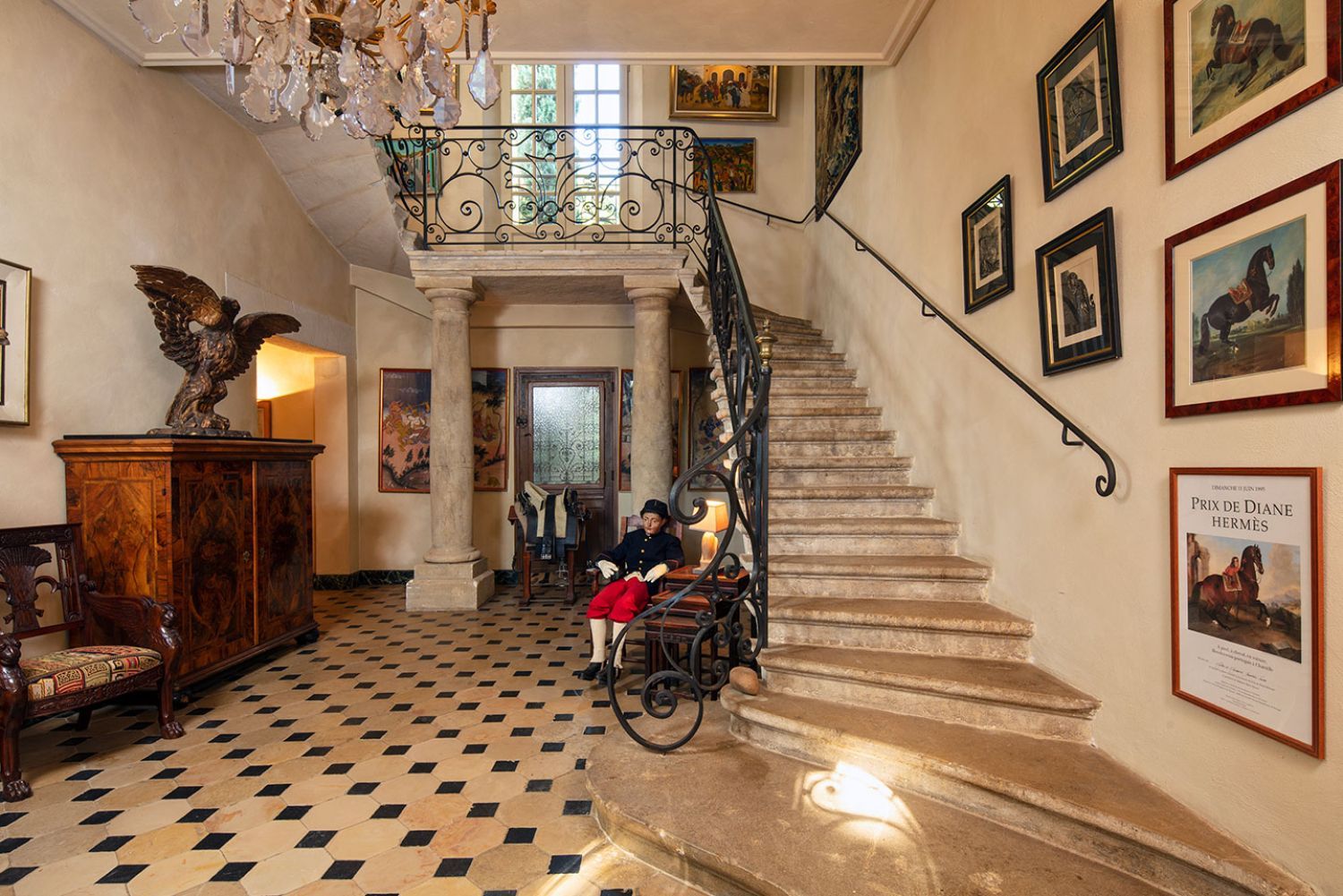 Equestrian estate with several luxurious gîtes, a swimming pool and a park 