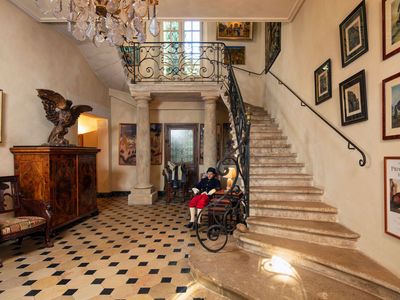 Equestrian estate with several luxurious gîtes, a swimming pool and a park 