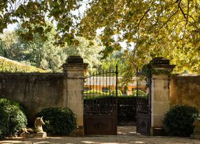 Equestrian estate with several luxurious gîtes, a swimming pool and a park 