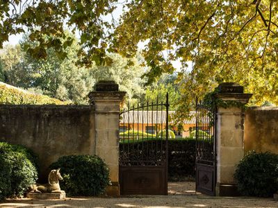 Equestrian estate with several luxurious gîtes, a swimming pool and a park 