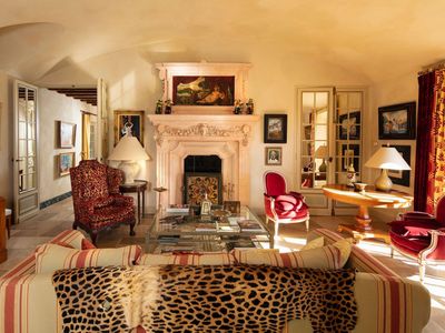 Equestrian estate with several luxurious gîtes, a swimming pool and a park 