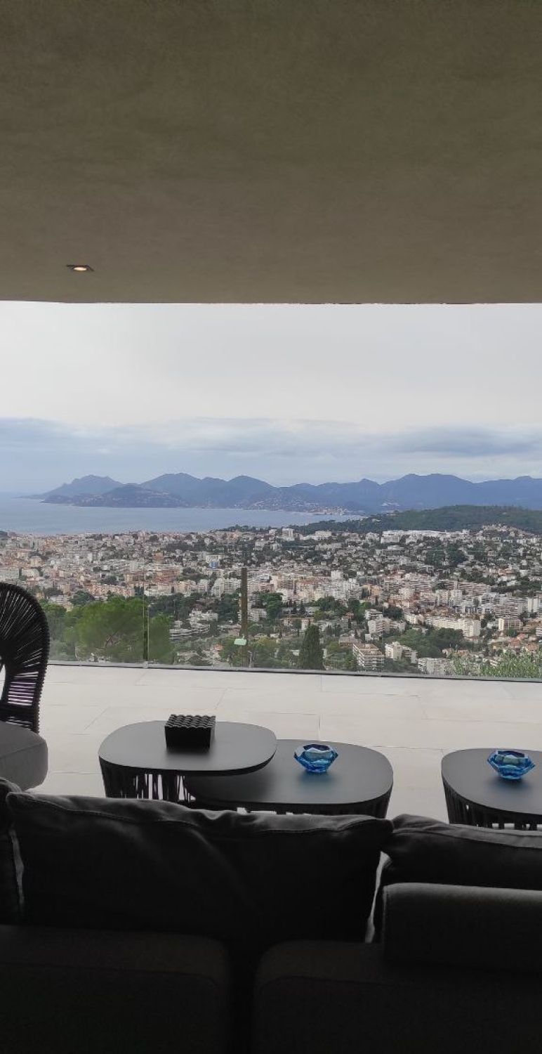 Villa avec vue mer panoramique à Super Cannes – Pour événements de luxe
