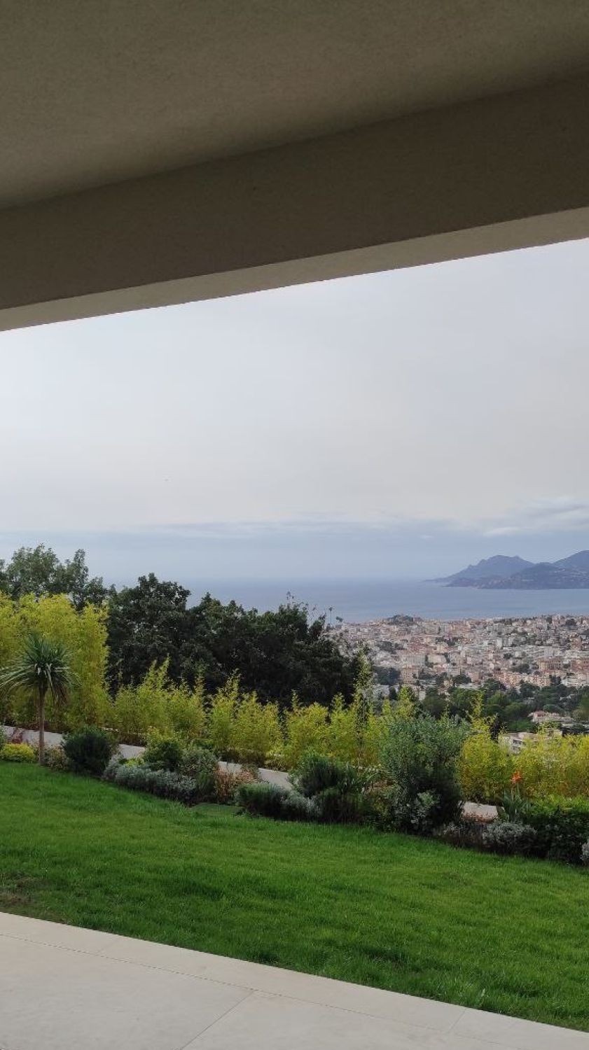 Villa avec vue mer panoramique à Super Cannes – Pour événements de luxe