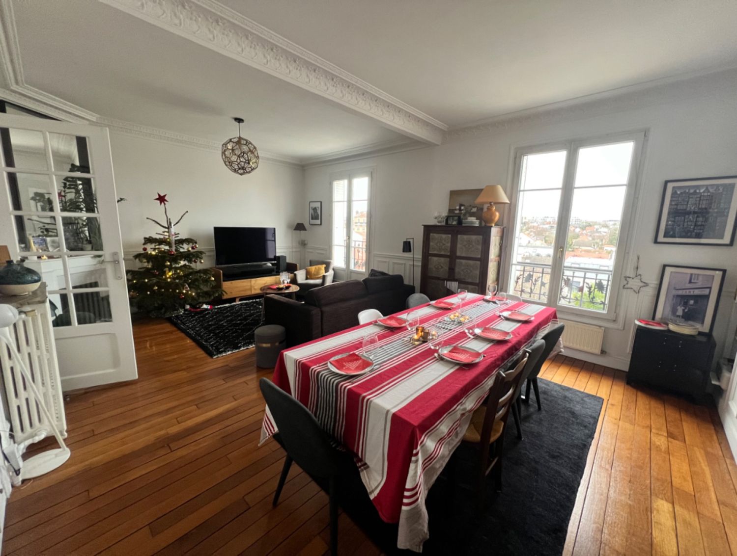 Appartement Haussmannien avec Vue sur la Skyline Parisienne