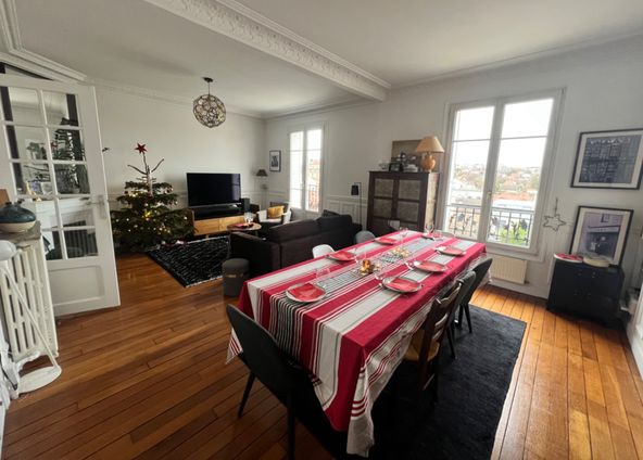 Haussmannian apartment on the top floor with beautiful views of Paris and Issy