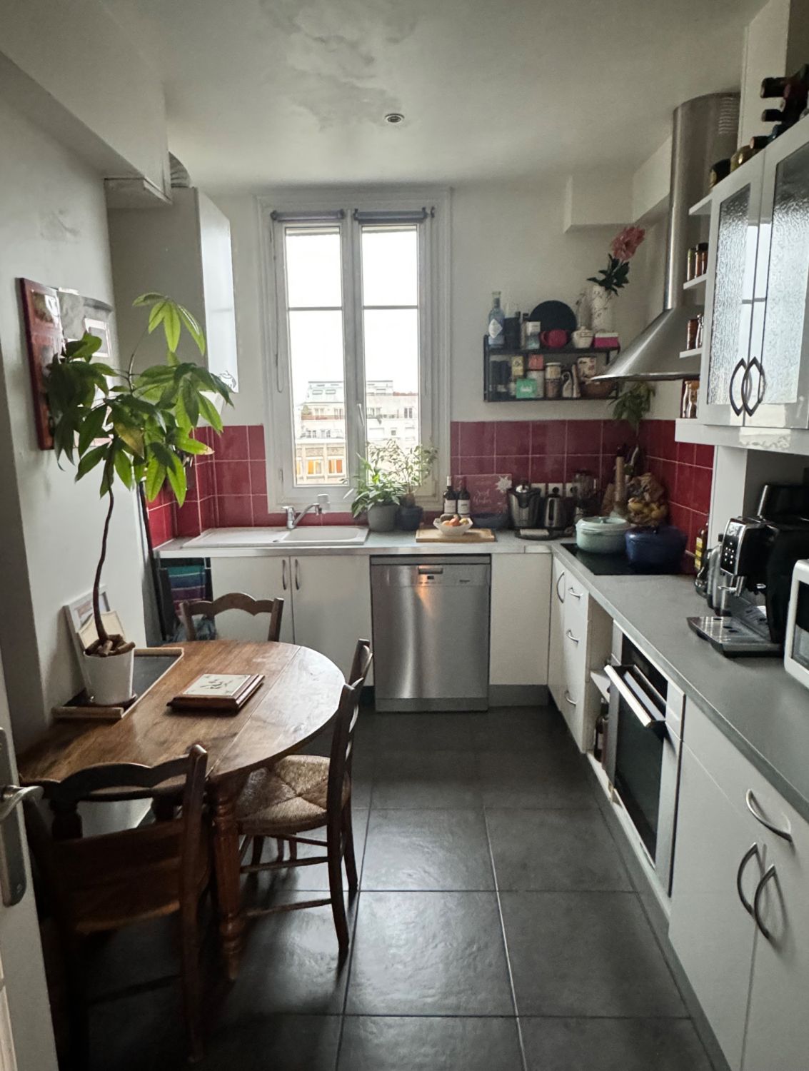 Appartement Haussmannien avec Vue sur la Skyline Parisienne