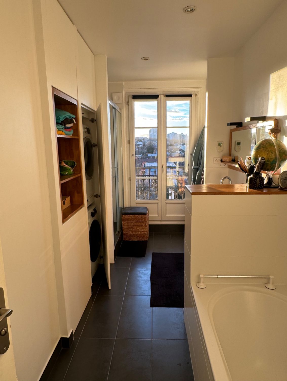 Appartement Haussmannien avec Vue sur la Skyline Parisienne