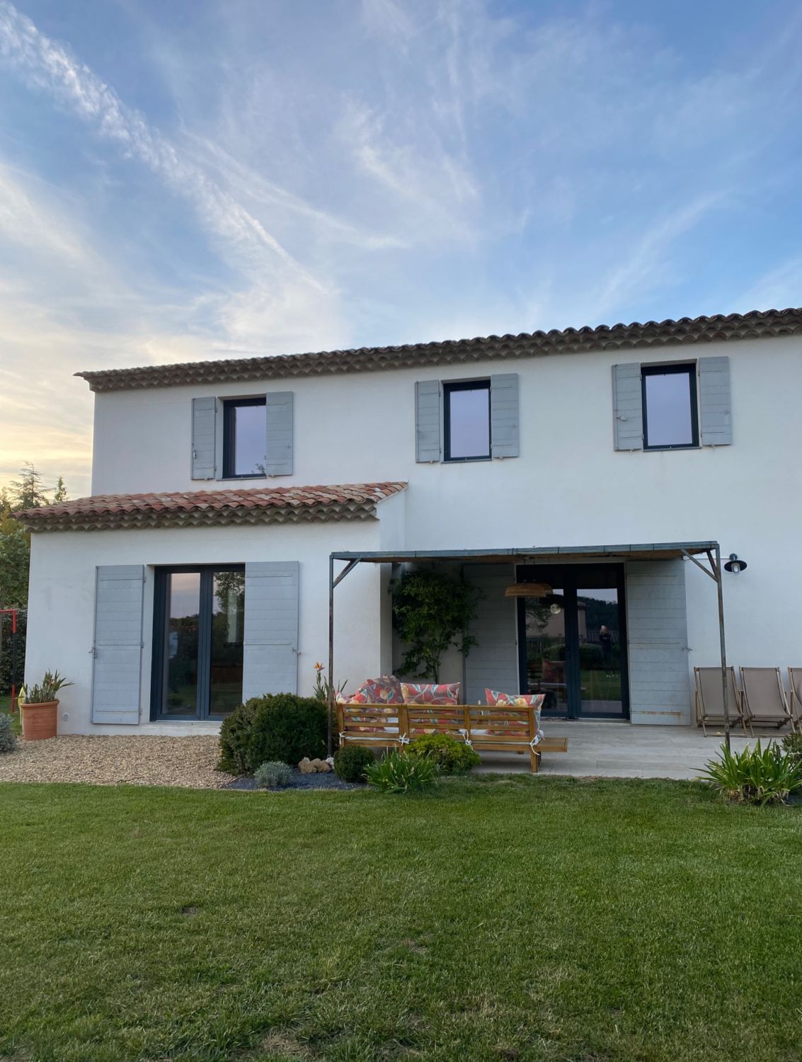Provencal farmhouse of 250 m² with a swimming pool