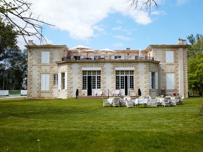Beautiful estate 20 minutes from Bordeaux