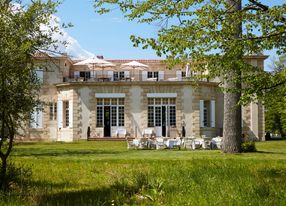 Beautiful estate 20 minutes from Bordeaux