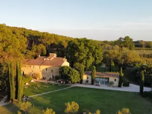 Historic Farmhouse Retreat in Provence for Corporate Events & Seminars