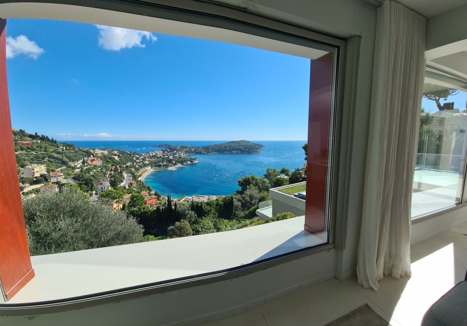 Magnificent spaces and sublime views