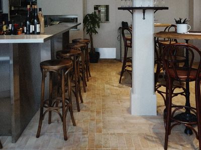 Une authentique cave à vin basque pour des événements à Paris