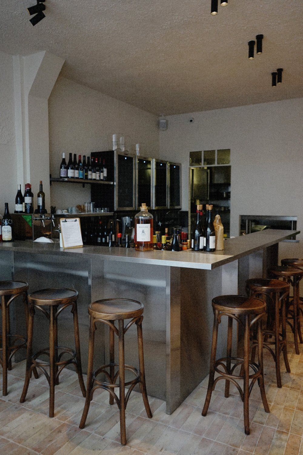 Une authentique cave à vin basque pour des événements à Paris