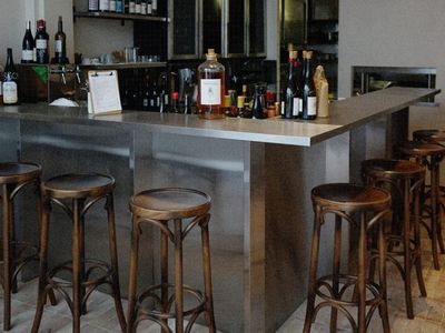 Une authentique cave à vin basque pour des événements à Paris