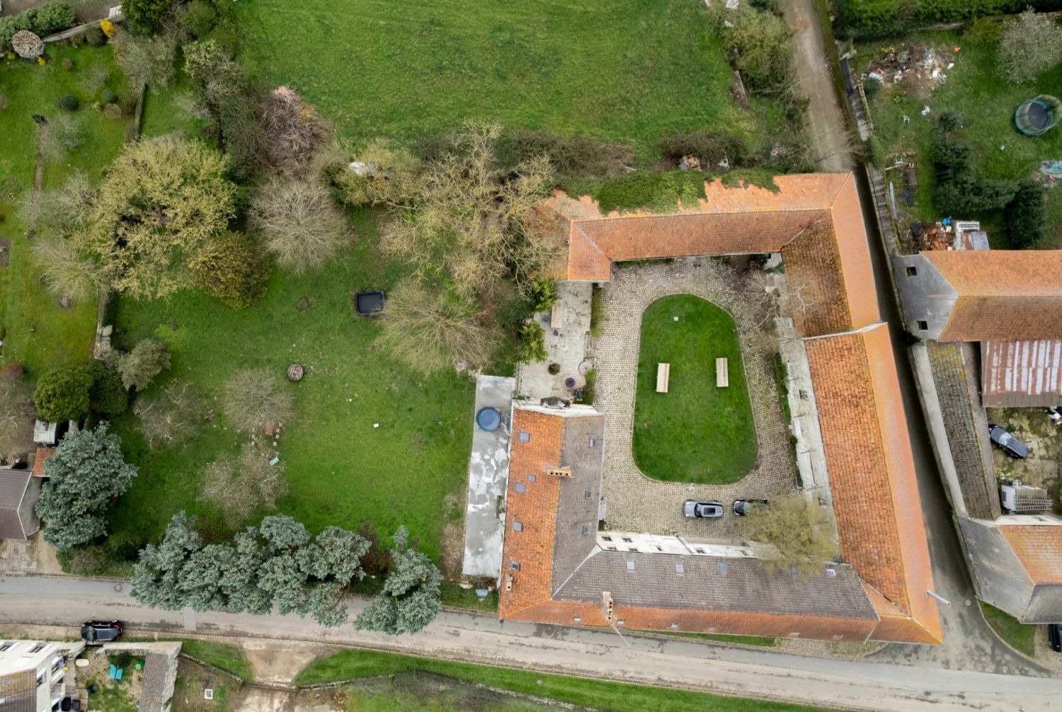 700 m² farm located 45 min from Paris