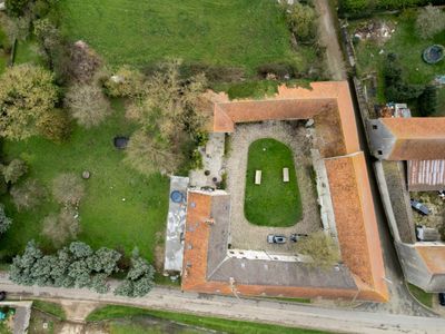 700 m² farm located 45 min from Paris