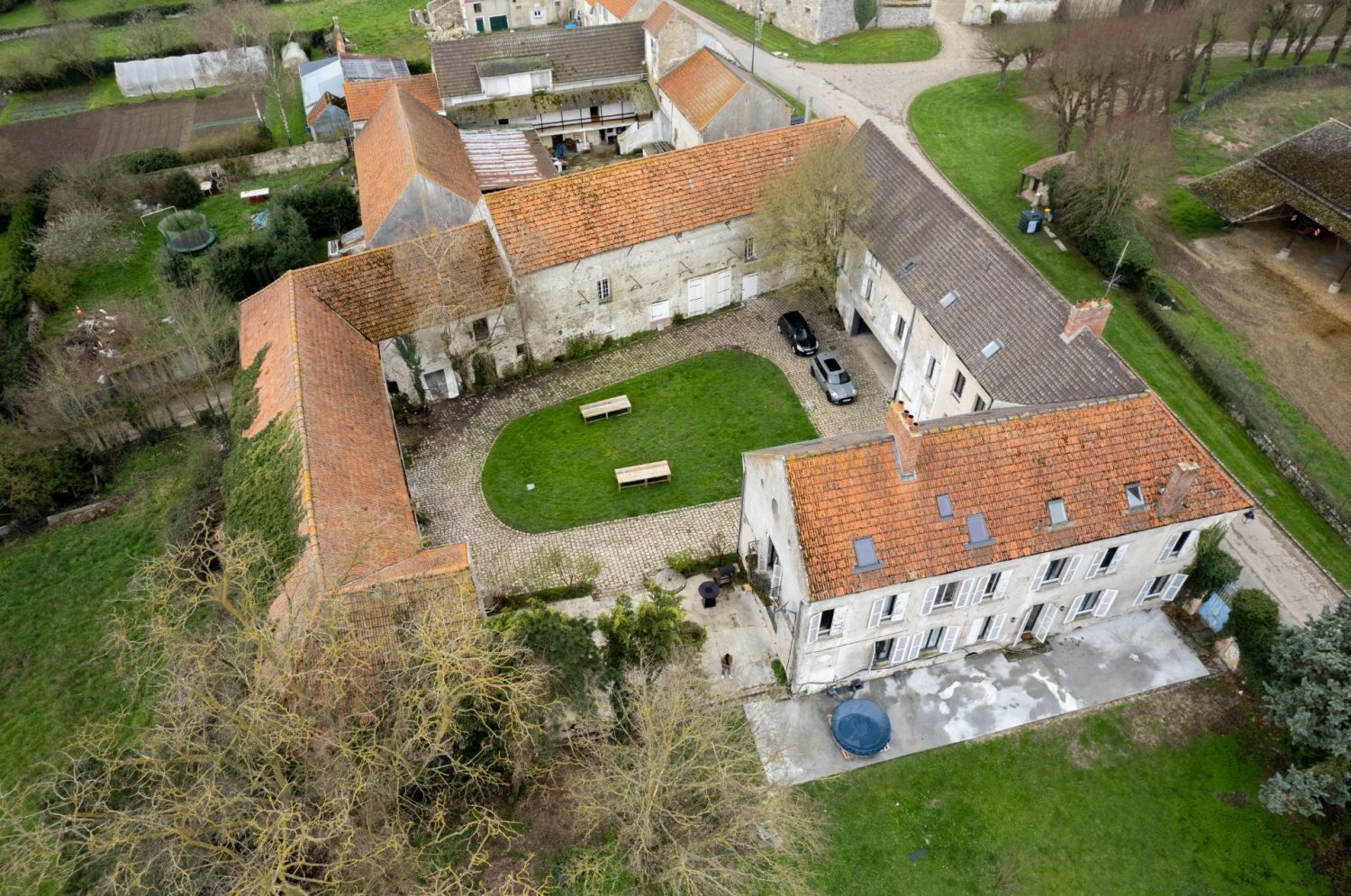 700 m² farm located 45 min from Paris