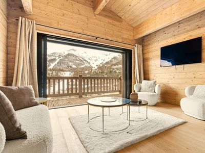 Prestigious chalet at the foot of the slopes