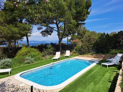 Bastide with a superb sea view and a swimming pool