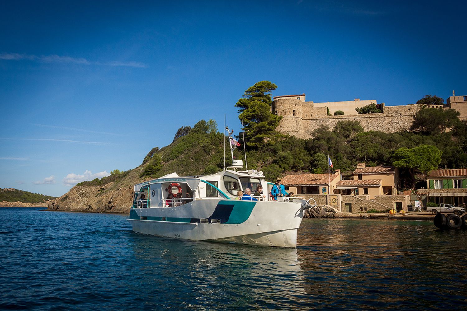 Événements Privés en Bateau Jusqu'à 50 Personnes | Bateau Hybride Écologique