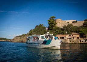 Hybrid boat destination to the Hyères Islands (Porquerolles & Port-Cros) and Fort de Brégançon