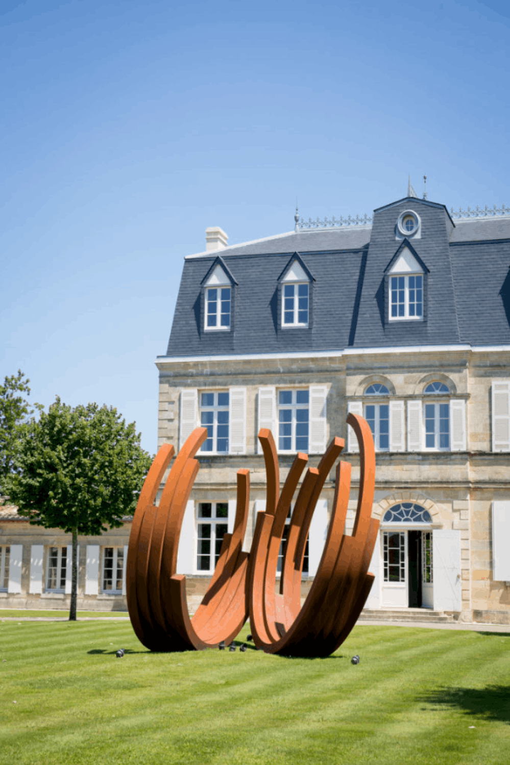19th-century château with reception room and exceptional amenities