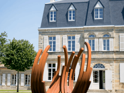 19th-century château with reception room and exceptional amenities
