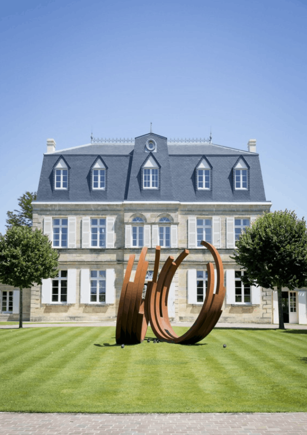 19th-century château with reception room and exceptional amenities