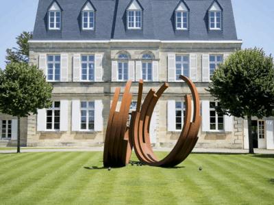 19th-century château with reception room and exceptional amenities