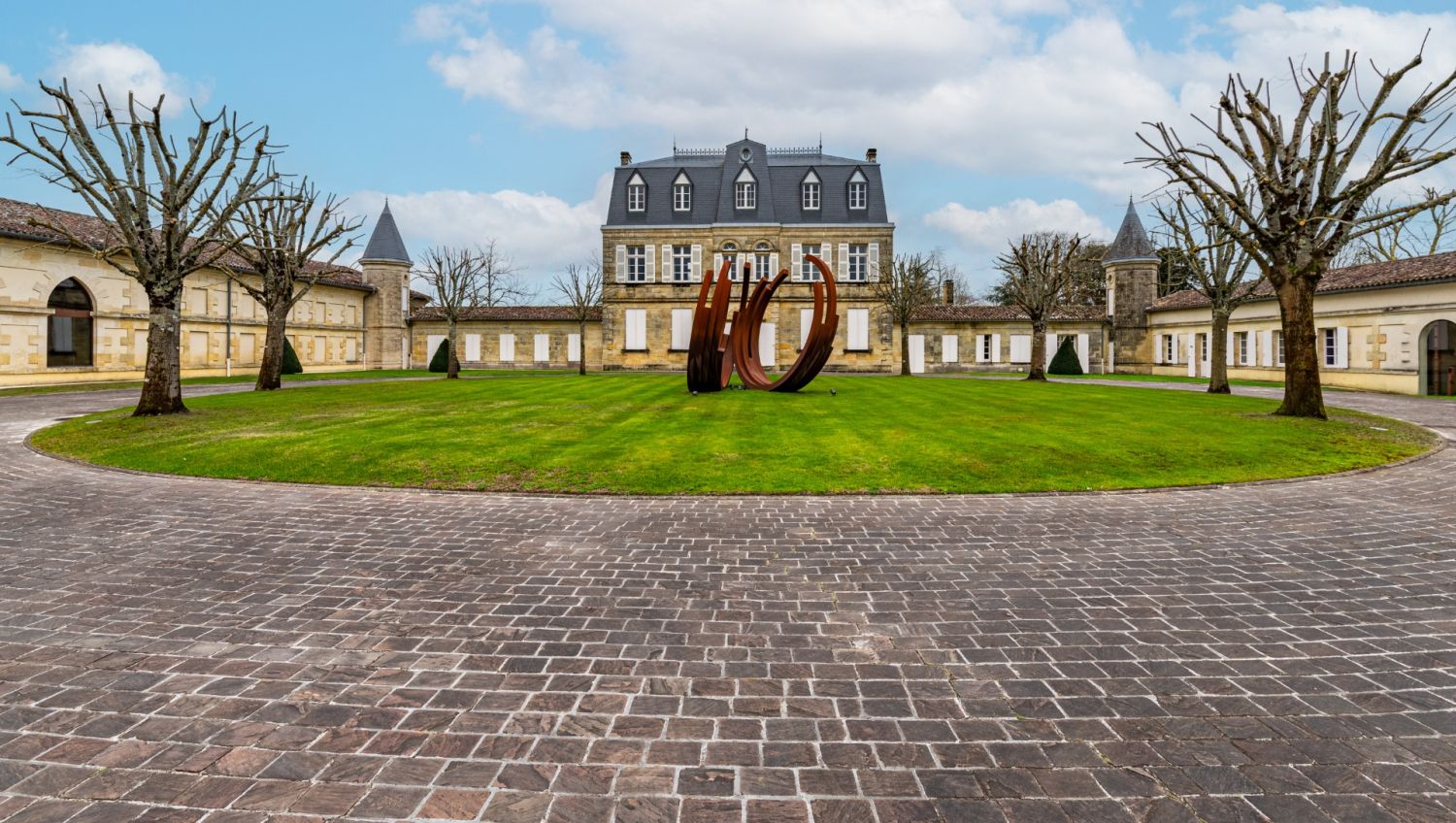 19th-century château with reception room and exceptional amenities