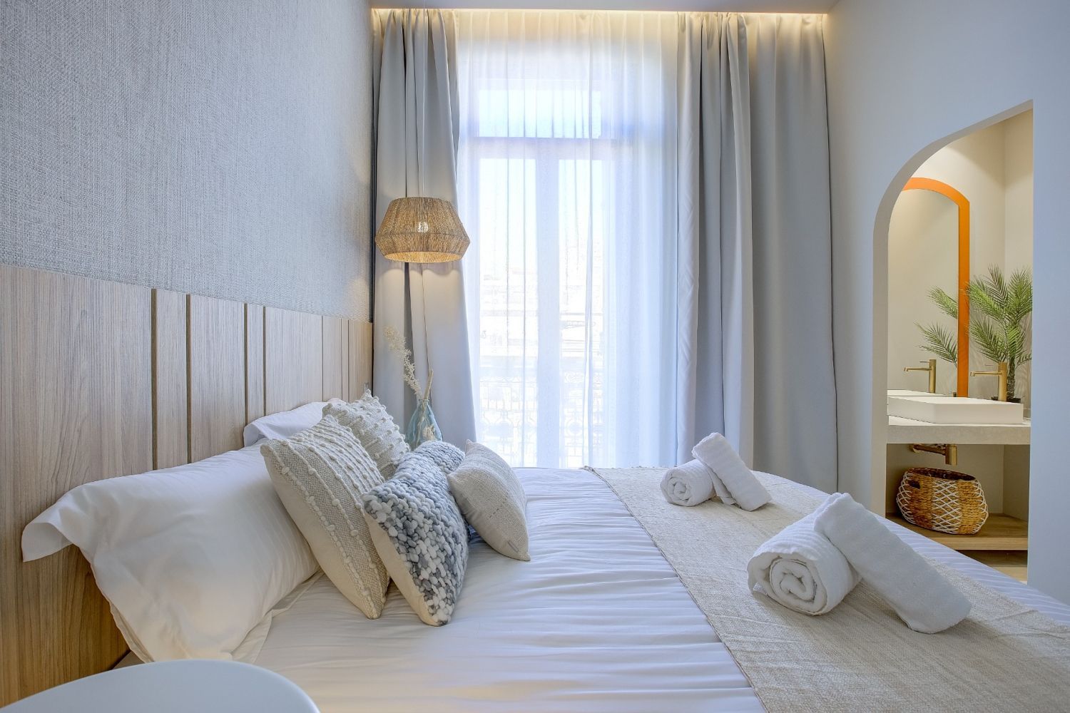 Cannes Apartment for Events – 5 Beds, 30 Guests