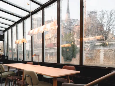 Lieu Unique sur une Péniche au Pied de Notre-Dame | Événements à Paris