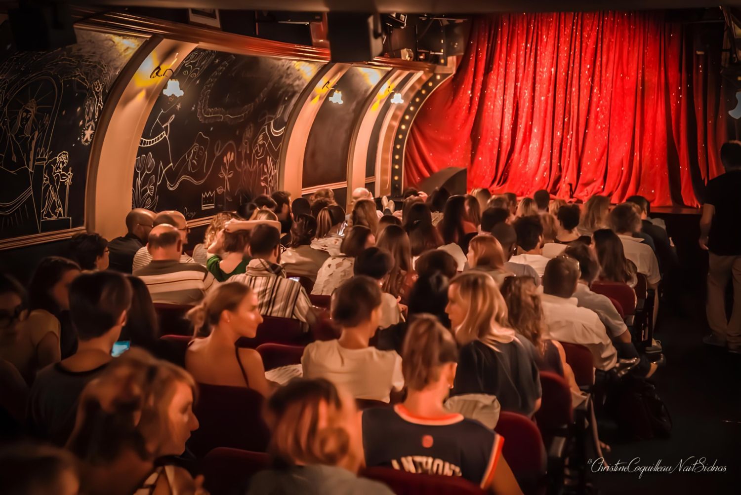 Lieu Unique sur Péniche au Pied de Notre-Dame | Théâtre & Restaurant