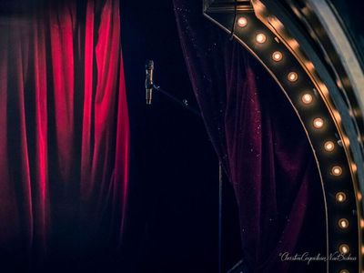 Unique Barge Venue at the Foot of Notre-Dame | Theatre & Restaurant