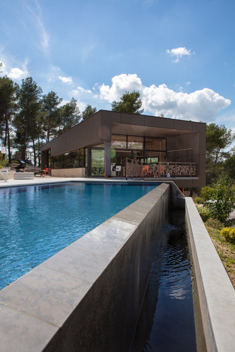 Villa with an infinity pool and a rooftop jacuzzi