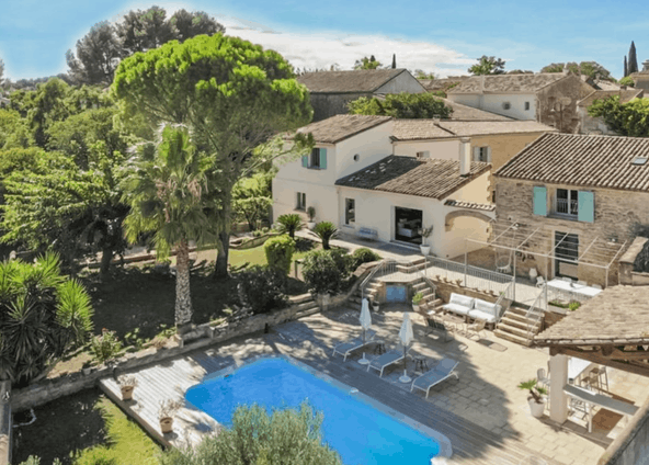 Stone farmhouse with a meeting room, a work space, a swimming pool and a jacuzzi 