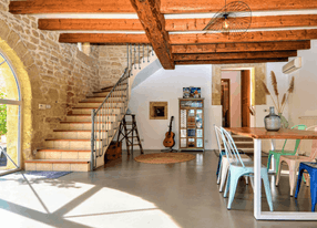 Stone farmhouse with a meeting room, a work space, a swimming pool and a jacuzzi 