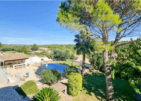 Stone farmhouse with a meeting room, a work space, a swimming pool and a jacuzzi 