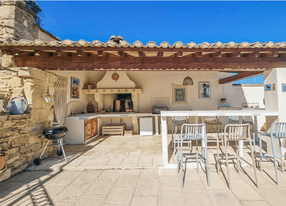 Stone farmhouse with a meeting room, a work space, a swimming pool and a jacuzzi 