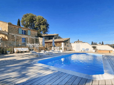 Stone farmhouse with a meeting room, a work space, a swimming pool and a jacuzzi 